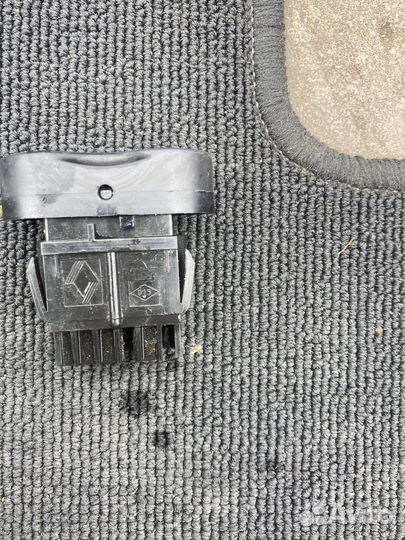 Кнопка центр замка Renault Logan sandero