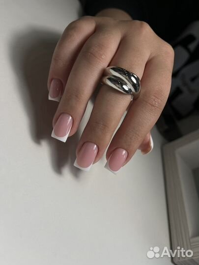 Маникюр педикюр