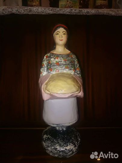 Статуэтка фарфор