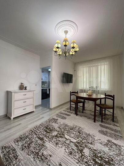 2-к. квартира, 43 м², 1/3 эт.