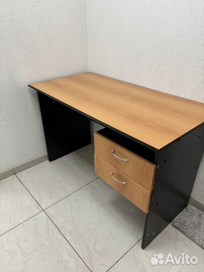 Письменный стол