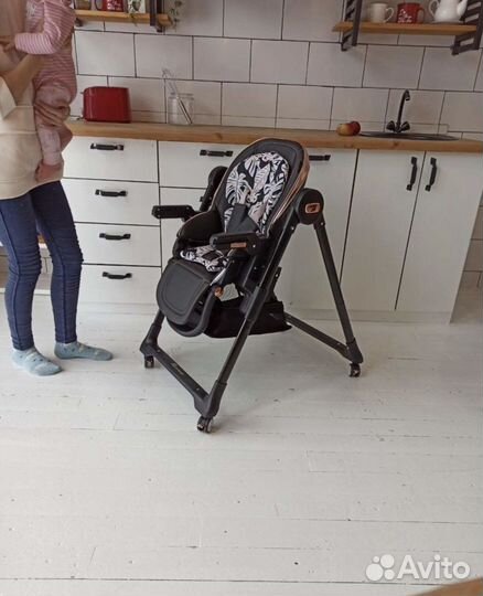 Стульчик для кормления luxmomQ 7