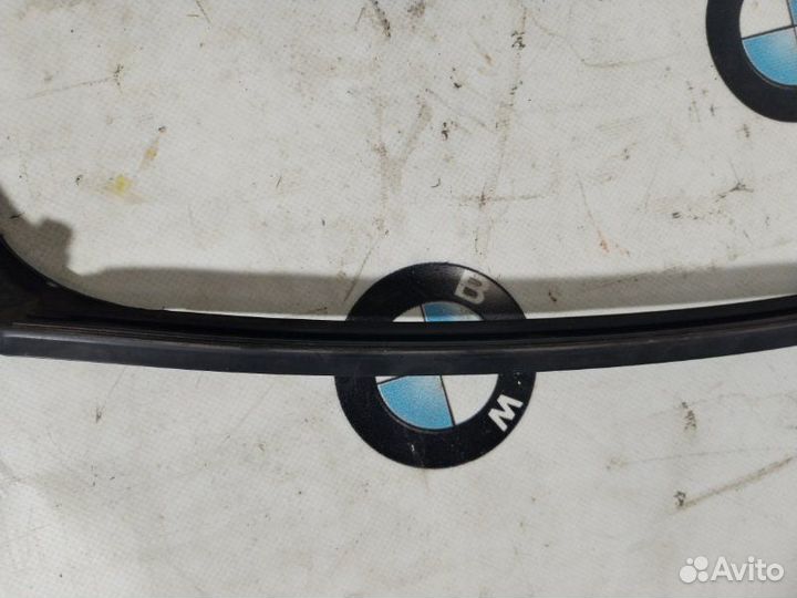 Уплотнитель стекла двери задний левый Bmw 525I E61