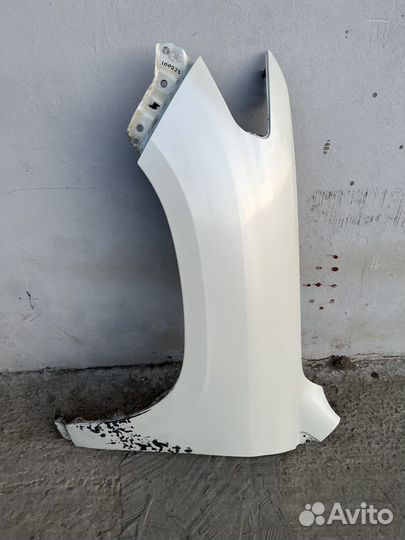 Крыло левое Land Cruiser 200 2012-2015