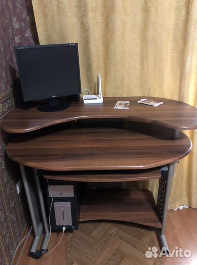 Компьютерный стол
