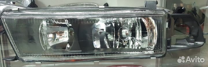 Фара правая Mitsubishi Galant 1996-2003