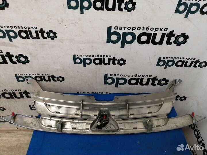 Решетка радиатора 7450A992 Mitsubishi Outlander