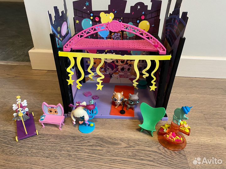 Набор Littlest Pet Shop со сценой