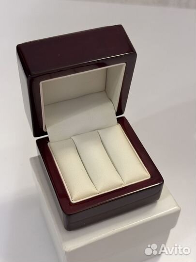 Коробка для ювелирных украшений из дерева