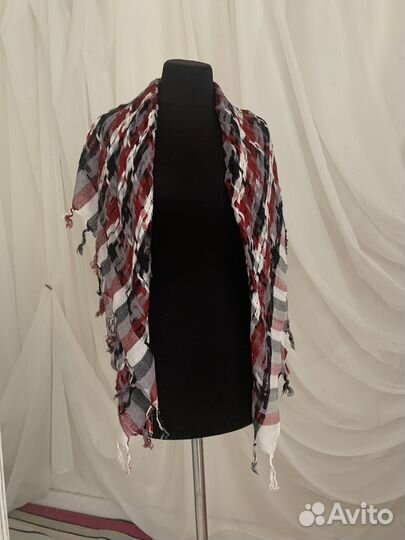 Платок с объемной структурой