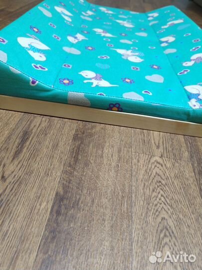 Пеленальная доска на кроватку