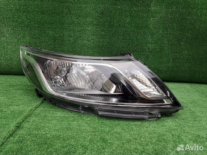 Фара правая Kia Rio 3