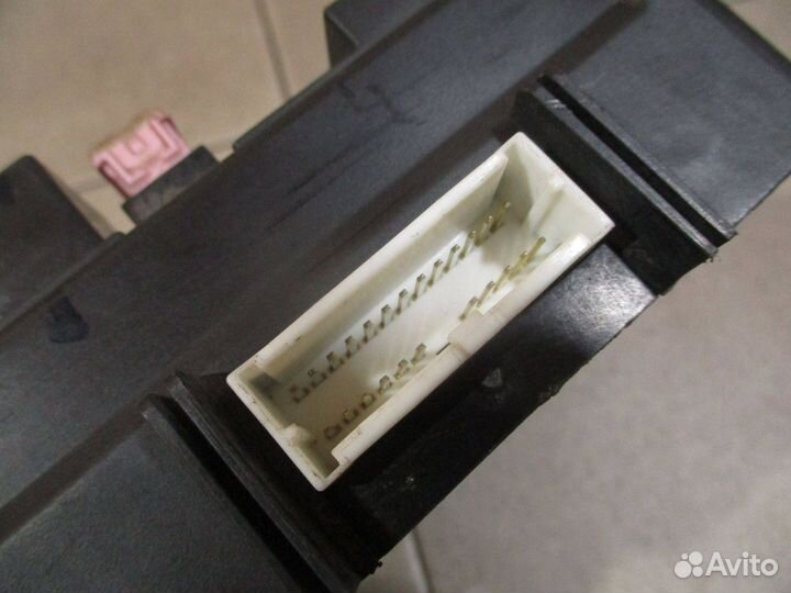 Блок предохранителей Mitsubishi Outlander XL