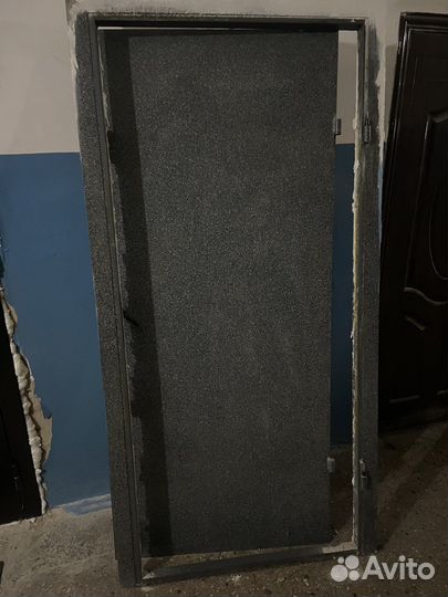 Продам входную дверь
