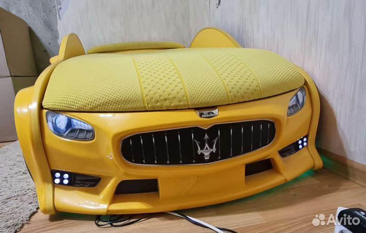 Детская кровать машина