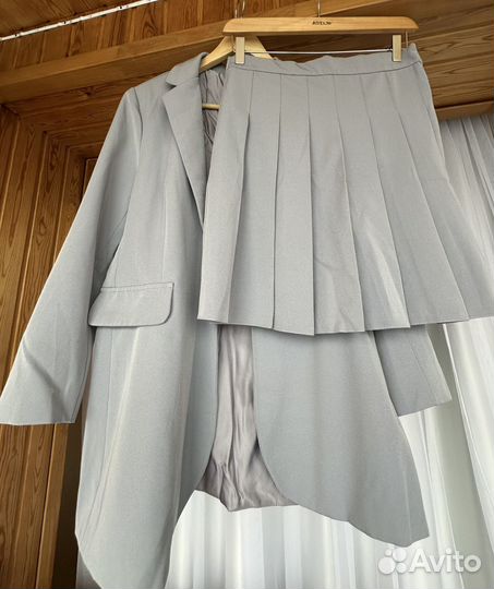Костюм женский с юбкой
