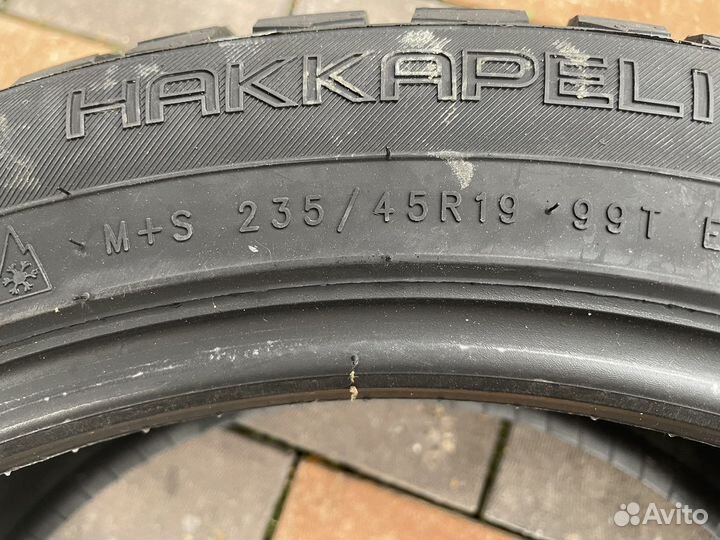 Nokian Tyres Hakkapeliitta 9 SUV 235/45 R19 99T
