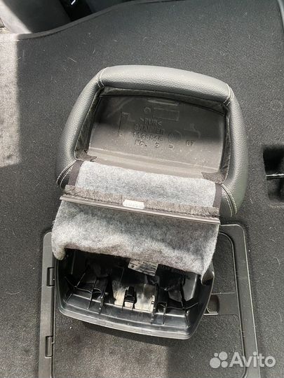 Активный передний подголовник Mercedes-Benz