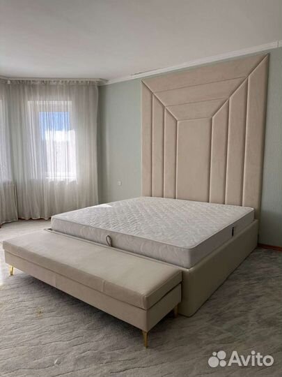 Мягкое изголовье с кроватью