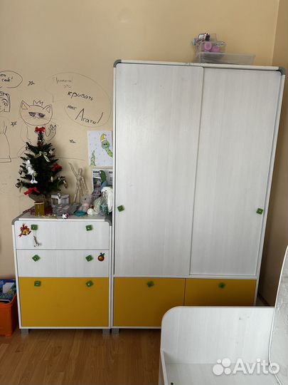 Детская мебель (кровать, шкаф, комод)