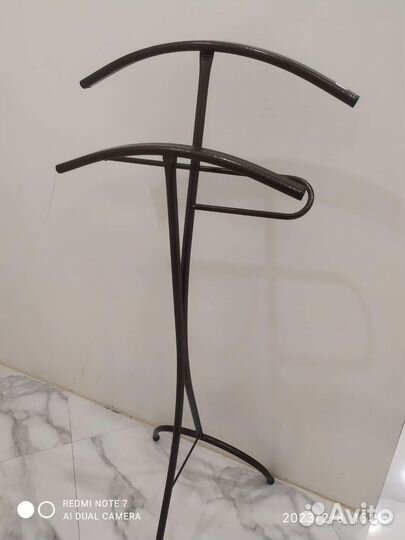 Вешалка для одежды напольная металлическая
