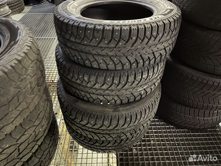 Bridgestone Ice Cruiser 7000S 215/65 R16 98T
