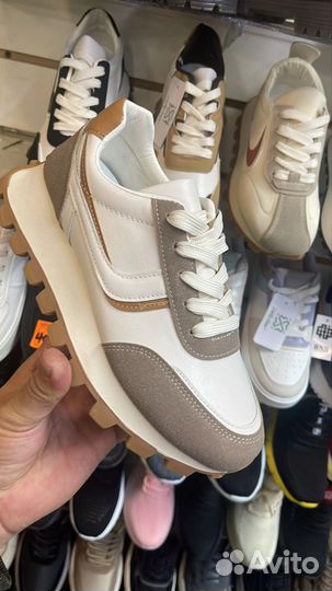 Женские кроссовки Топ 2025