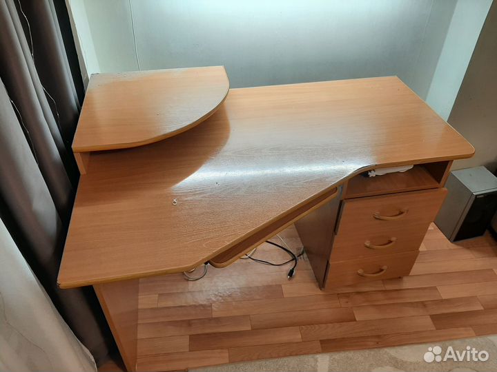 Продам компьютерный стол