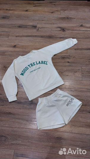 Костюм женский спортивный. Толстовка + шорты