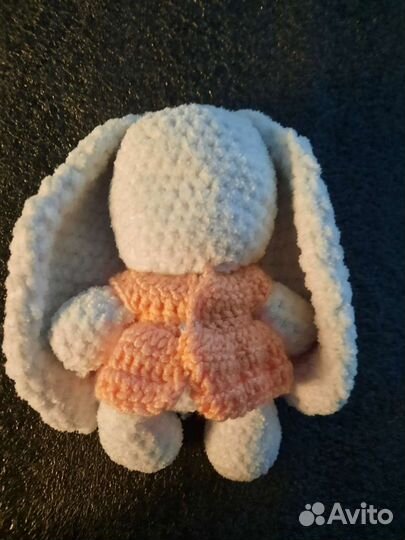 Вязаные игрушки зайка