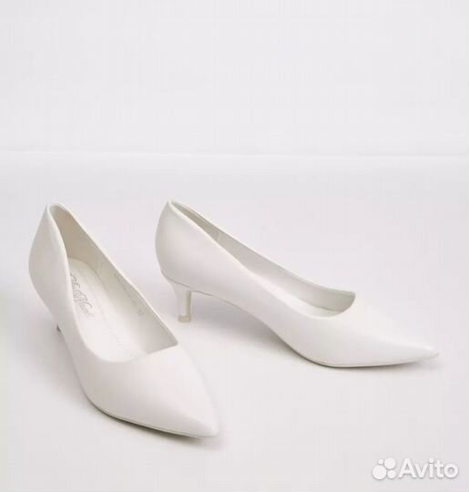 Платье свадебное с туфлями