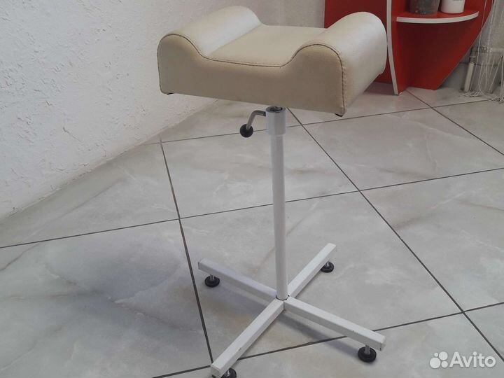 Подставка для ног в педикюре