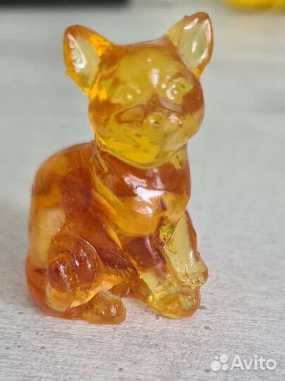 Фигурка из янтаря