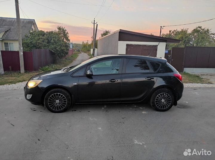 Opel Astra 1.4 МТ, 2011, 241 000 км