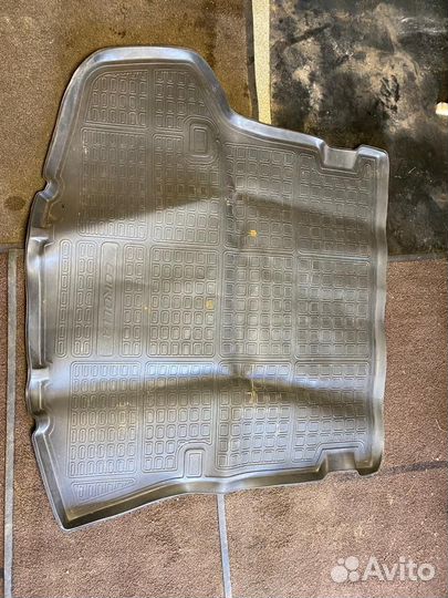 Ковирик багажника Тойота Королла