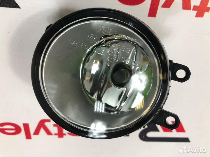Туманка Toyota / Lexus 4 уха Valeo Правая R1975