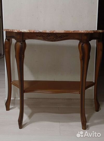 Столик консольный