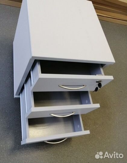 Офисный стол прямой. Новый. С НДС. В наличии