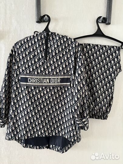 Костюм женский