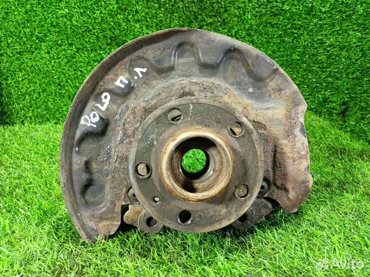 Volkswagen Polo левый пов.кулак