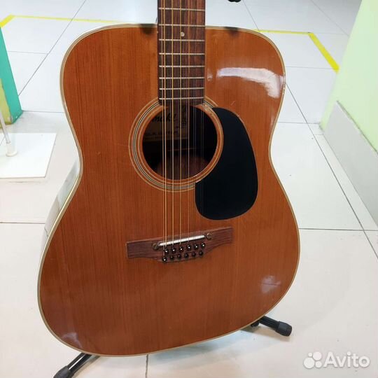 Акустическая гитара