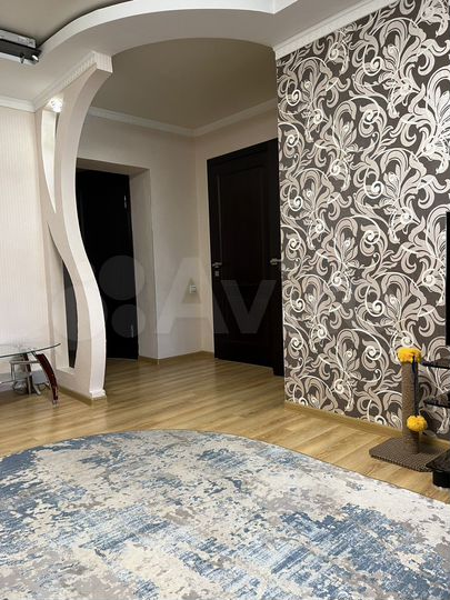 4-к. квартира, 93 м², 4/5 эт.