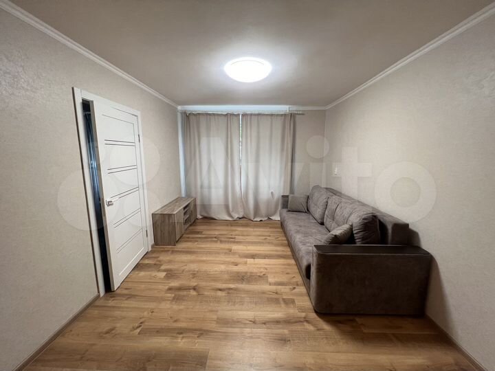 2-к. квартира, 52 м², 1/12 эт.