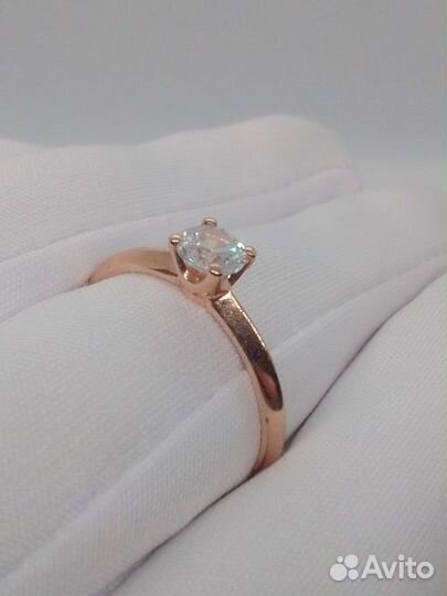 Золотое кольцо с камнем 18,5р