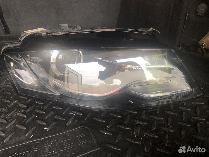 Передняя фара левая и правая на Audi A4 B8 дорест