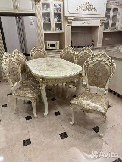 Стол и стулья