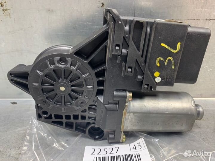 Моторчик стеклоподъемника Volkswagen Passat B5