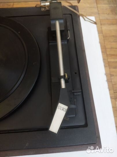 Проигрыватель грампластинок 