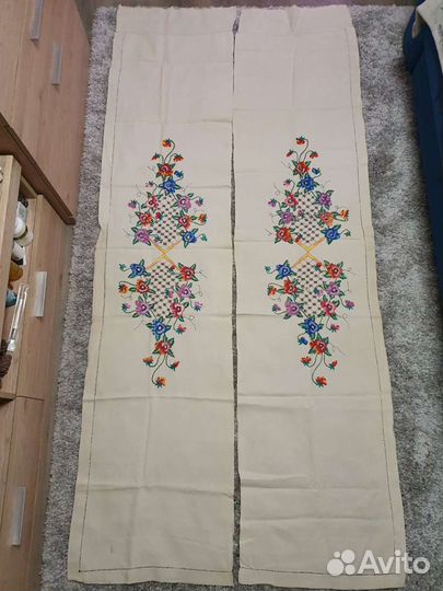 Старинные занавески на двери