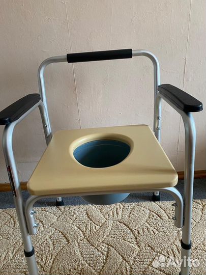 Кресло-стул с санитарным оснащением
